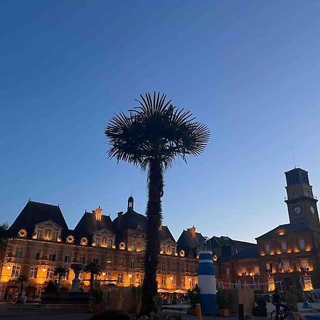 Superbe T2 A 200M De La Place Ducale Charleville-Mézières Buitenkant foto